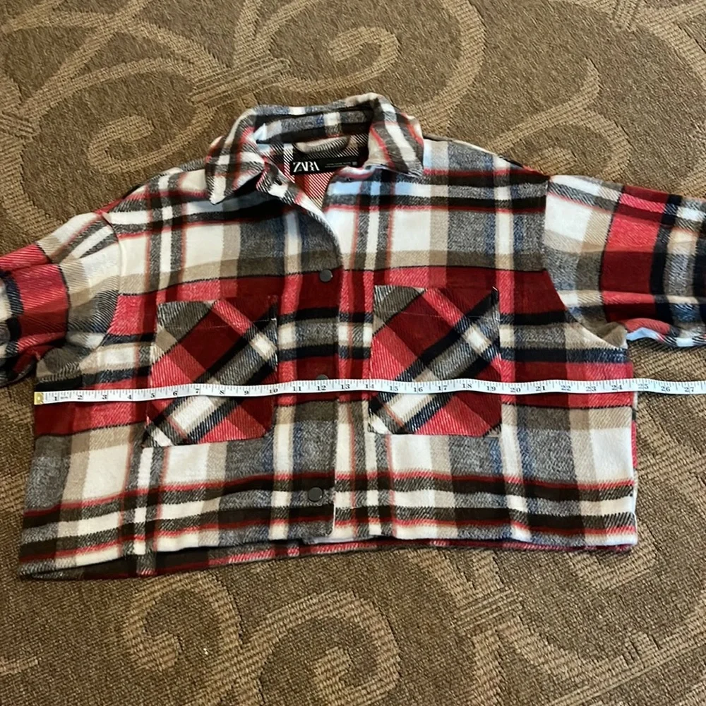 Zara ladies flannel jacket / over shirt. No tags but never worn. CUTE AF!